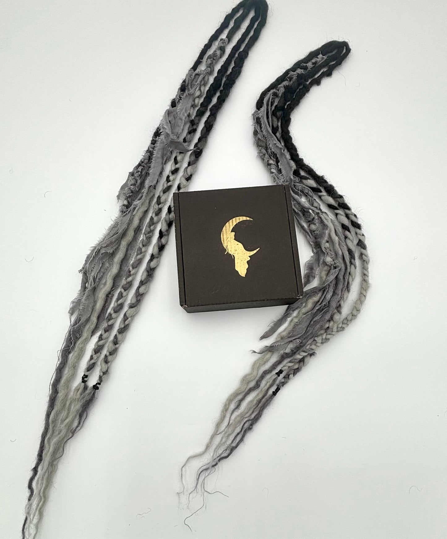 Black to White/Gray Chunky Wraps